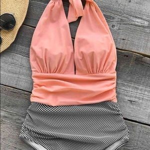 Cute swimming suit Sz L